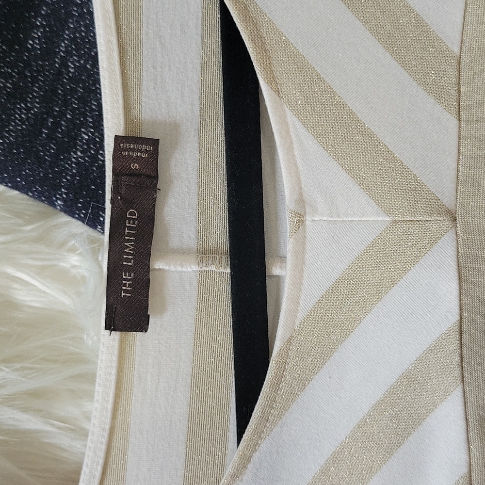 Tops - Picture 5 of 10